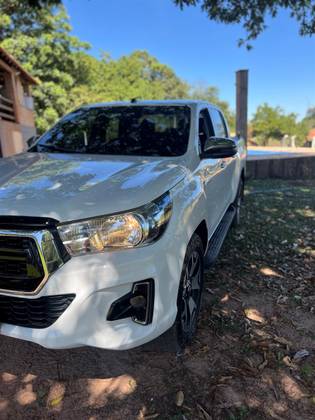 TOYOTA HILUX 2.8 SR 4X4 CD 16V DIESEL 4P AUTOMÁTICO TOYOTA HILUX 2.8 SR 4X4 CD 16V DIESEL 4P AUTOMÁTICO